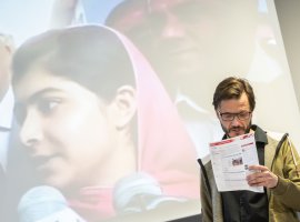 Matthias Hinz »Malala – Mädchen mit Buch« Foto Nilz Böhme